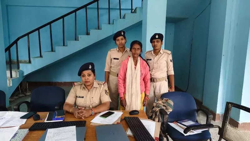बगहा पुलिस ने माओवादी एरिया कमांडर को किया गिरफ्तार | पटना समाचार