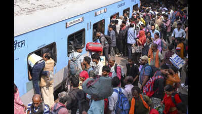 रेलवे ने छठ और मतदान से पहले सुरक्षा उपाय बढ़ाए | पटना समाचार