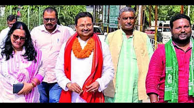 लौरिया से वीआईपी उम्मीदवार ने घोषित की 373 करोड़ रुपये की संपत्ति | पटना समाचार