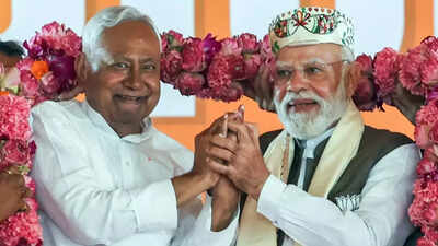Bihar elections: Day after win, NDA leaders throng Nitish’s home; govt formation talks begin in Patna & Delhi | India News