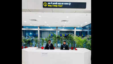 फंसे हुए यात्रियों की सहायता के लिए रेलवे ने पटना हवाई अड्डे पर हेल्प डेस्क स्थापित किया | पटना समाचार