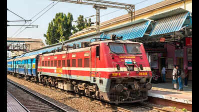 जैसा कि इंडिगो संकट जारी है, रेलवे ने विशेष ट्रेन सेवाओं का विस्तार किया | पटना समाचार