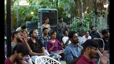 लुप्त चरण: ओपन माइक संस्कृति को बनाए रखने के लिए संघर्ष | पटना समाचार