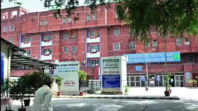 Delhi plans to run 11 govt hospitals on PPP model | India News