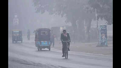 भीषण ठंड से बिहार के स्कूलों में शैक्षणिक गतिविधियां रुकीं | पटना समाचार