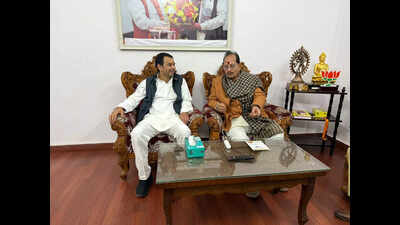 तेज की संक्रांति दावत पर एनडीए नेताओं को निमंत्रण, राजनीतिक हलचल तेज | पटना समाचार