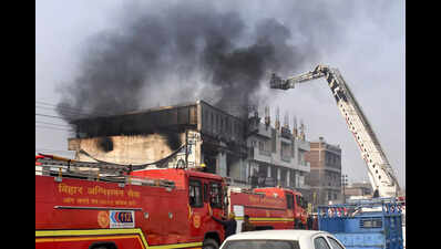 प्लास्टिक गोदाम में लगी आग, कोई हताहत नहीं | पटना समाचार