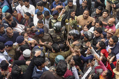 BJP and Congress clash over Indore tragedy, oppn netas detained | India News